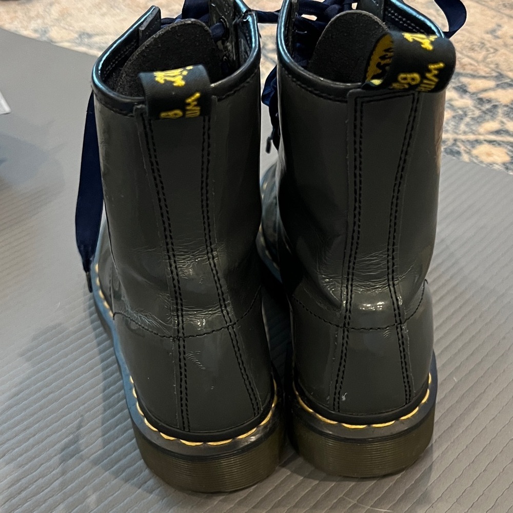Dr. Martens Classic 1460 Boots in Mossy green with  Blue Laces size 7 - Picture 4 of 12